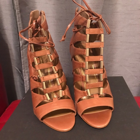 Camel Heels. Size 9.5 - Picture 1 of 3